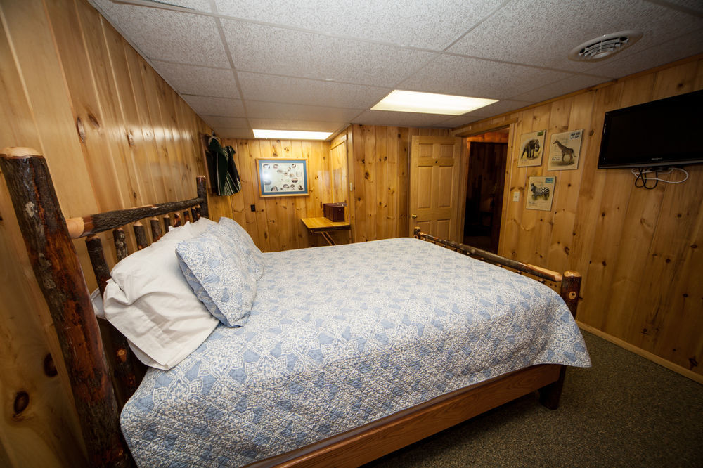 Log Cabin Lodge & Suites Jones Mills Exterior photo