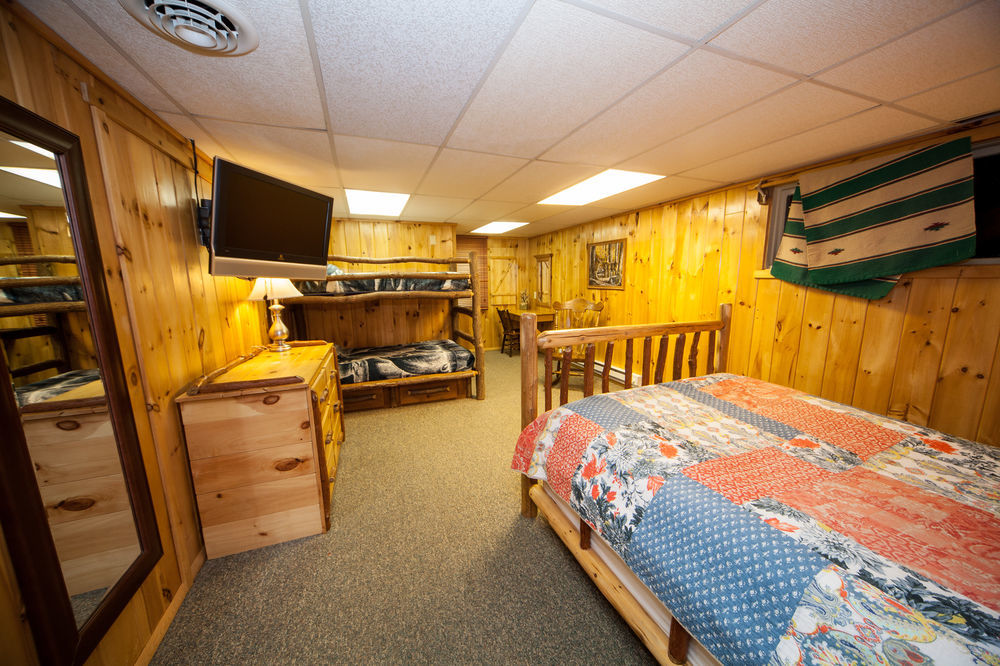 Log Cabin Lodge & Suites Jones Mills Exterior photo