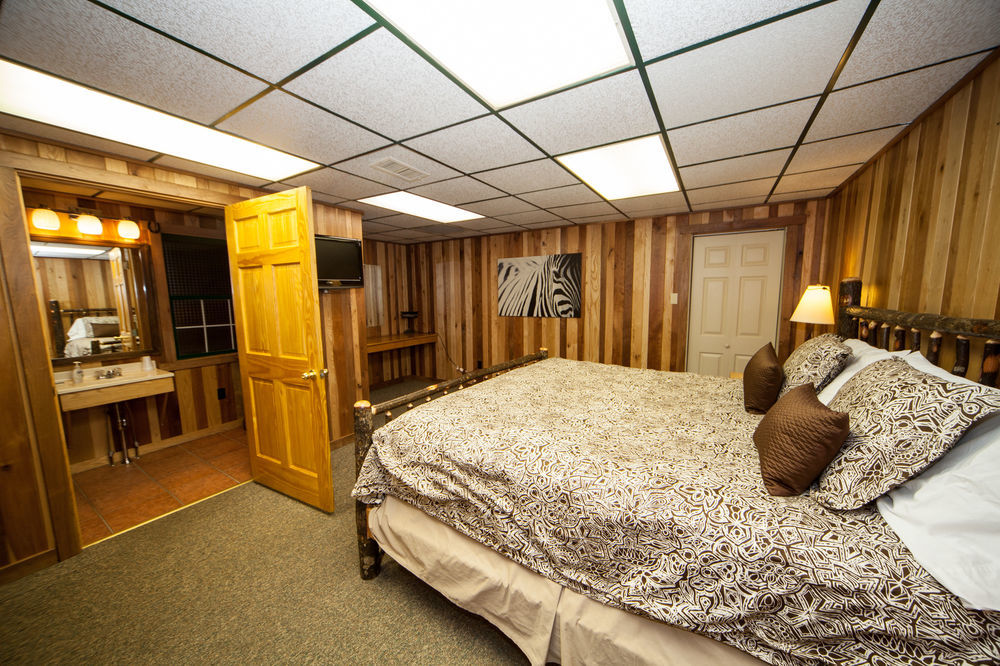Log Cabin Lodge & Suites Jones Mills Exterior photo