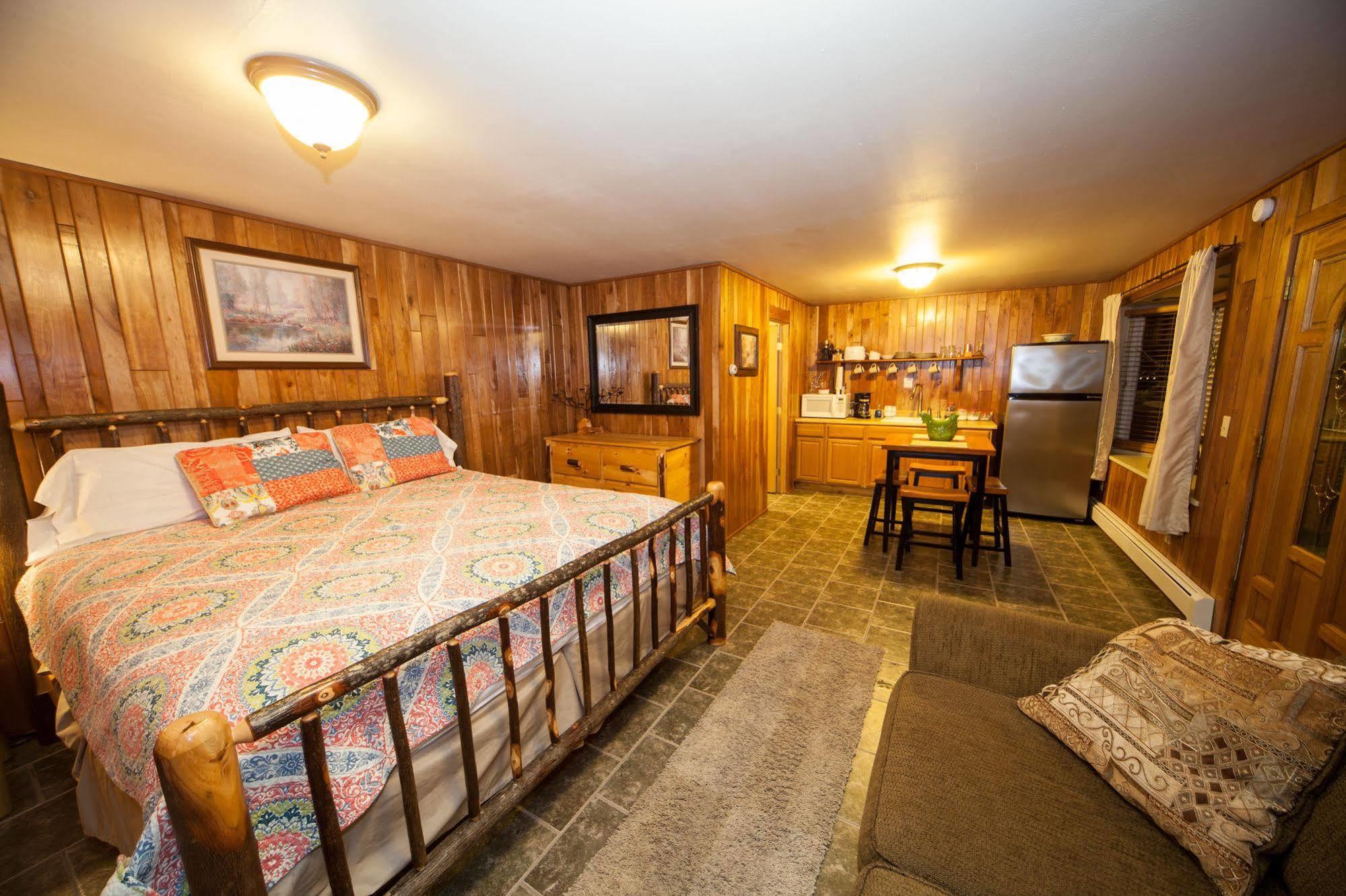 Log Cabin Lodge & Suites Jones Mills Exterior photo
